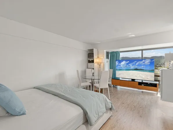 1750 Kalakaua Ave, Honolulu, HI