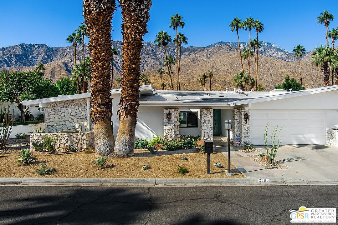 Palm Springs Neighborhood Guide - Compass