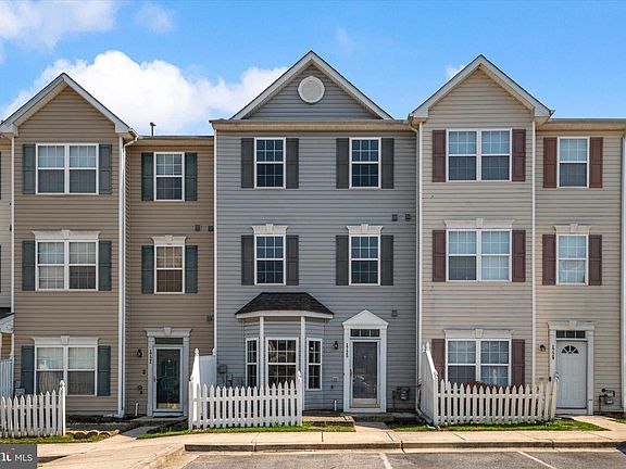 3rd image of 1725 Barnett Ct
