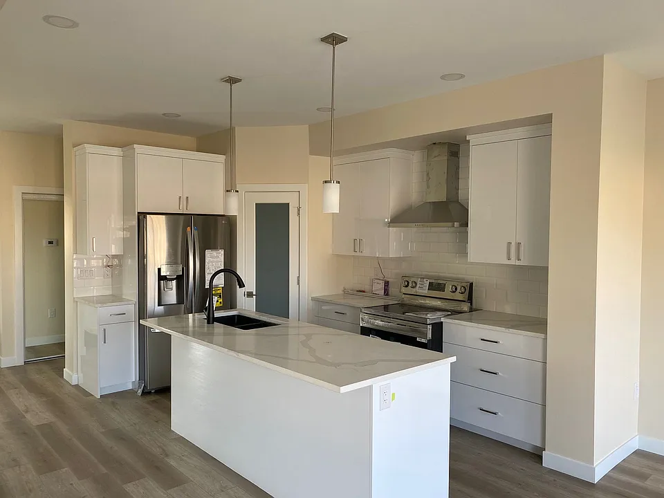 254 Whitehorn Cres