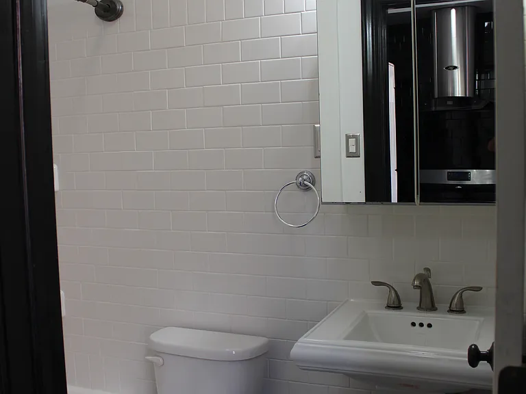4054 Chestnut St #2R — Photo 8