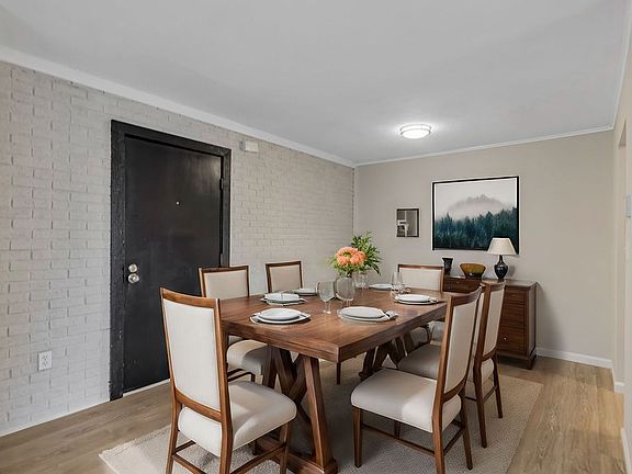 3rd image of 4300-4310 Batavia Meadows Dr #4310-06