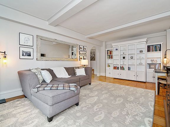 3rd image of 35 W 92nd St #3B
