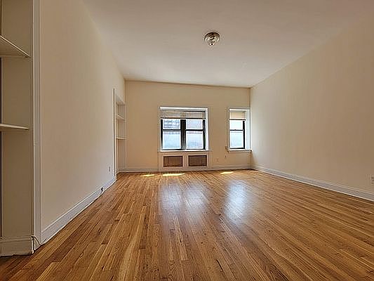 1st image of 881 10th Ave #4X