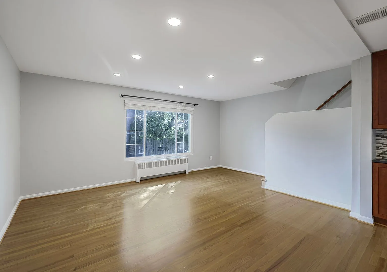 Available Now: Modern 3BD/2BA Home Near Arlington / Alexandria Border/Short-term fixed lease — Photo 4