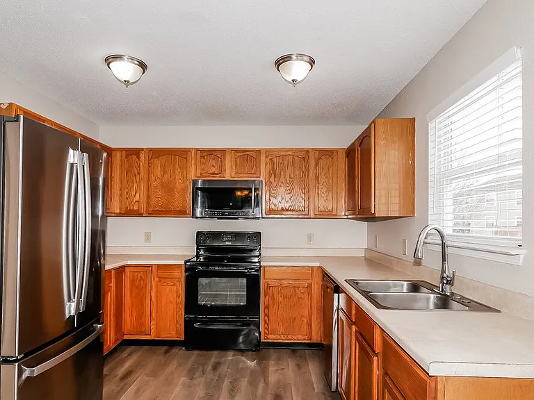 5636 N Littleton Dr — Photo 8