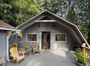 709 Windjammer Rd, Bowen Island, BC V0N 1G2