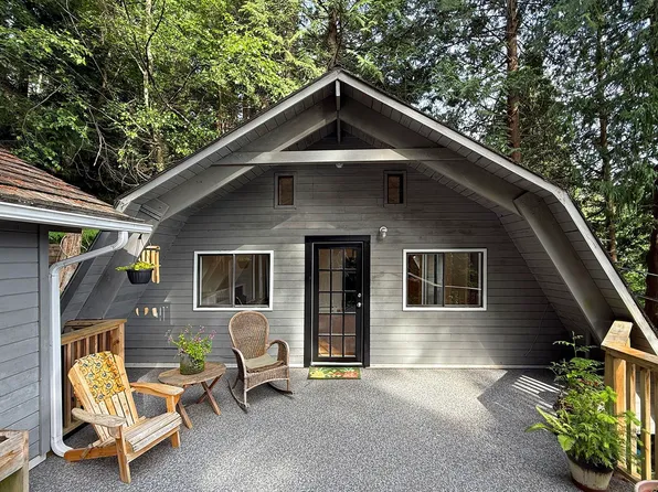709 Windjammer Rd, Bowen Island, BC V0N 1G2