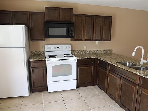3rd image of 1205 Pleasant Oaks Ct
