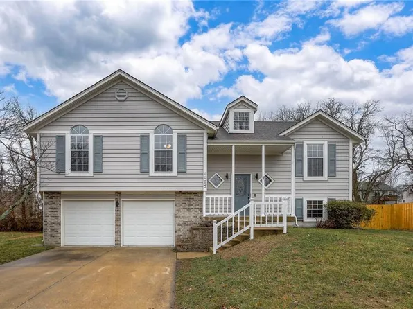 1105 Huntington Ln, Greenwood, MO 64034