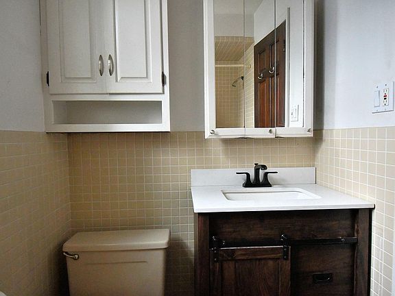 3rd image of 61 S Washington St
