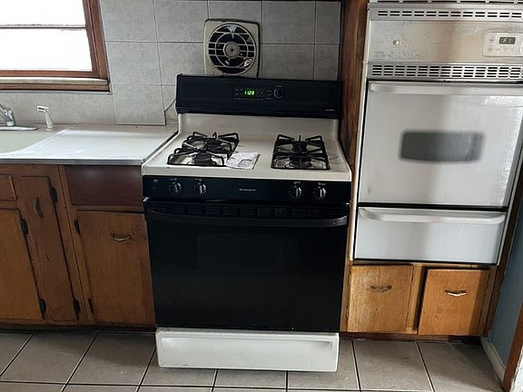 4th image of 6 Gifford Pl #1F