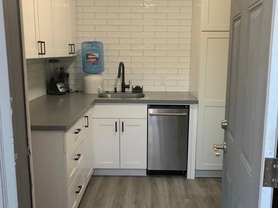 1st image of 861 Crinella Dr #B