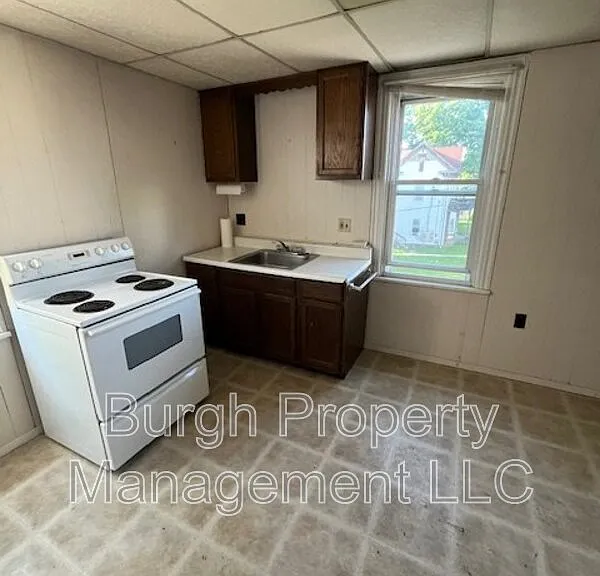 302 S 11th St — Photo 7