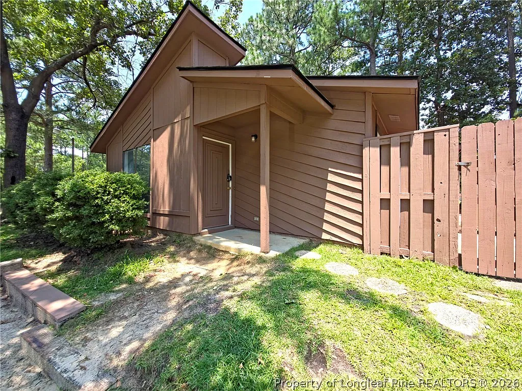 2 bed, 2.0 bath, 948 sqft, $1,050 — Photo 2