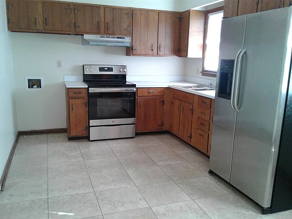 Kitchen with Ceramic and Stainless Steel Appliances