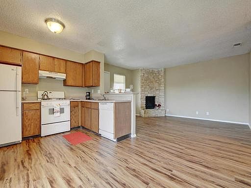 3rd image of 5900 Cougar Dr APT A