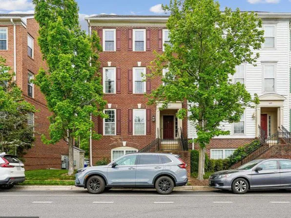 1607 Potomac Greens Dr #B, Alexandria, VA 22314