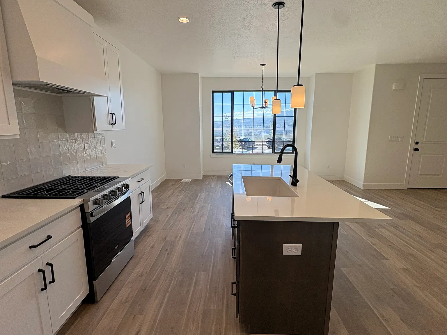 4 bed, 2.5 bath, 3225 sqft, $3,200 — Photo 4