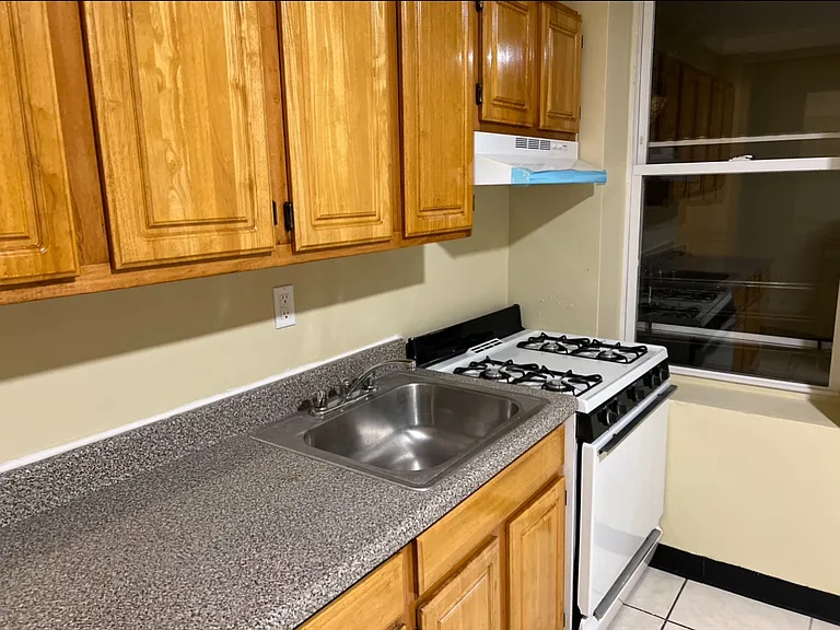 2292 Bathgate Ave #A3 — Photo 1