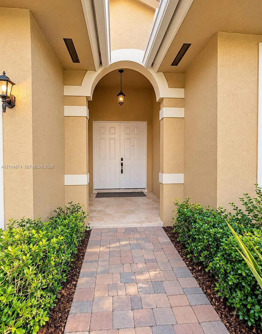 Villas At The Renaissance — Photo 2