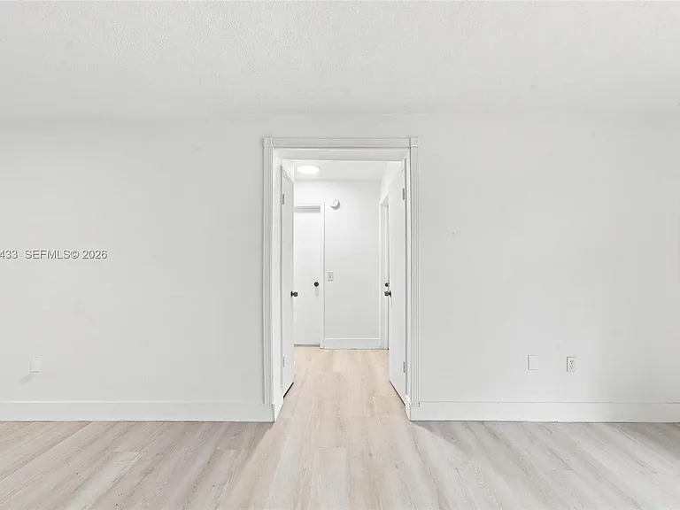 634 SW 7th Ct #5 — Photo 6