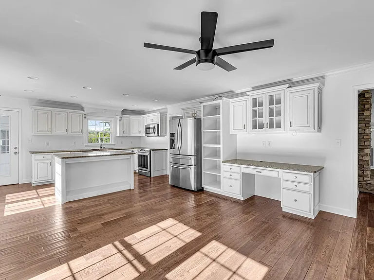 4861 Bethesda Rd — Photo 16
