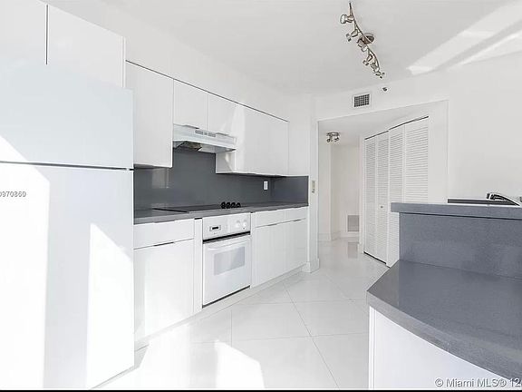 5th image of 540 Brickell Key Dr APT 1427