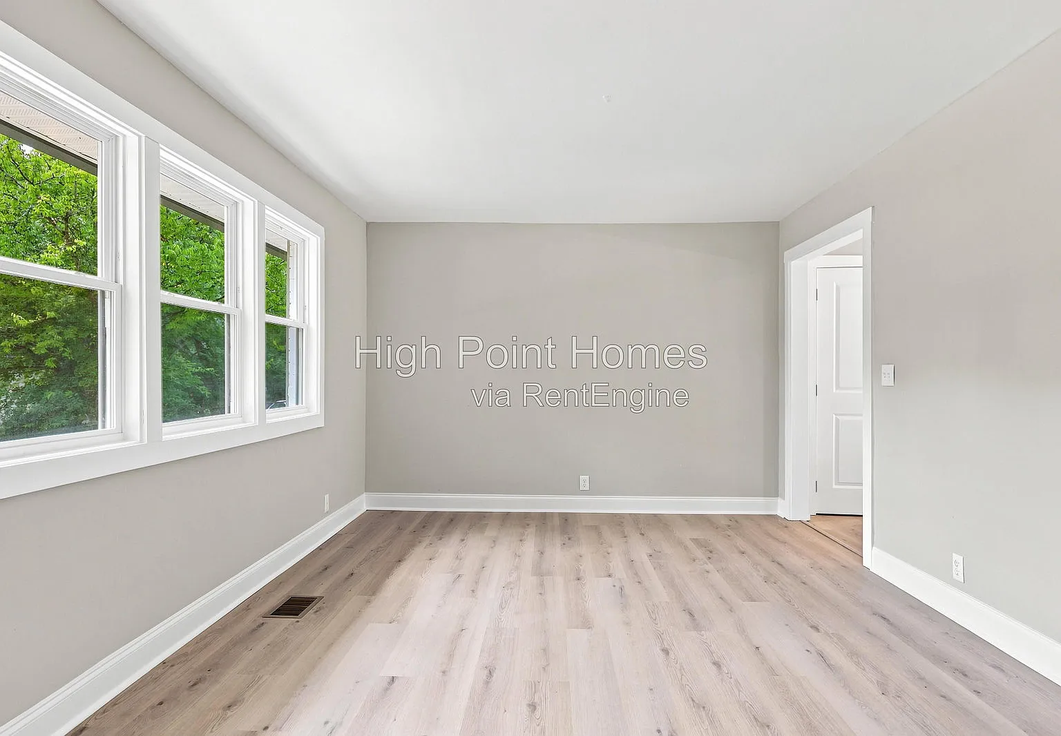 4 bed, 1.5 bath, 1392 sqft, $1,799 — Photo 3