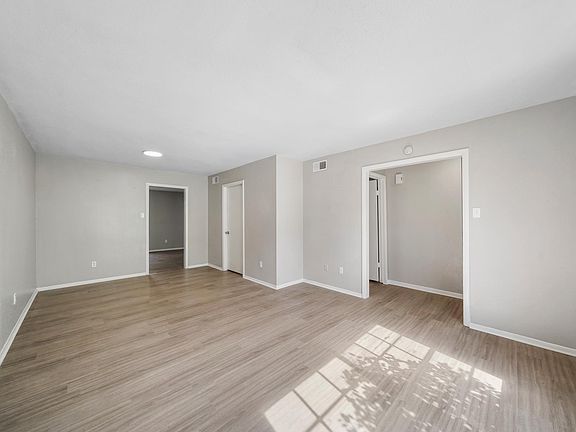 3rd image of 9204 Campbell Rd APT A
