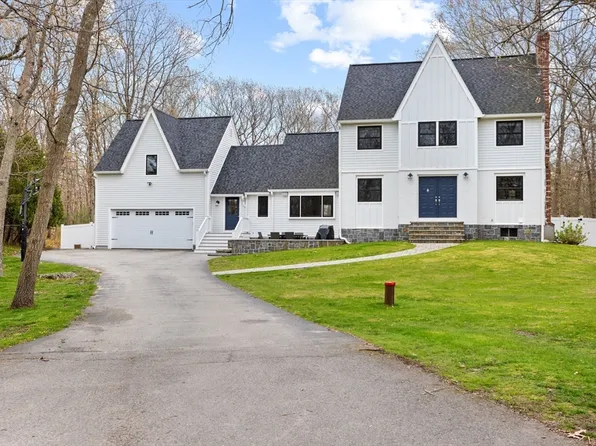 3 Windjammer Way, Hingham, MA 02043