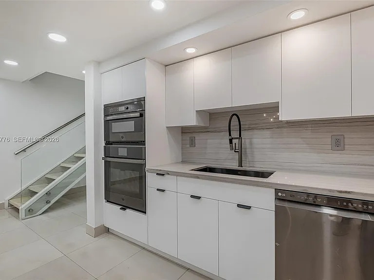 8411 SW 208th Ter — Photo 15