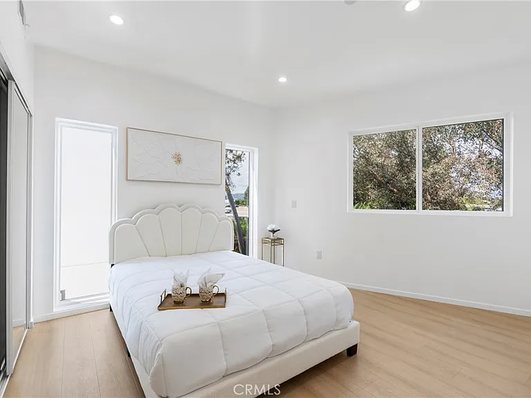 2515 Alsace Ave — Photo 12