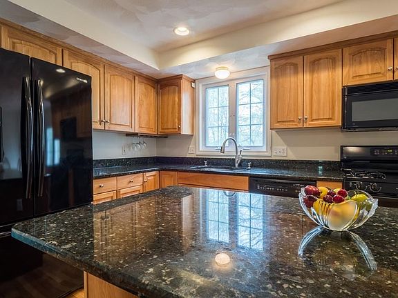3rd image of 15 Birch Hill Dr