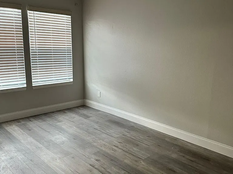 11813 Mintwood Ct — Photo 3