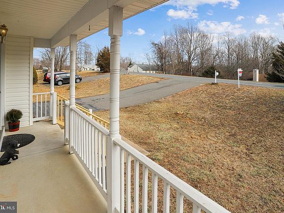 3rd image of 41 Cherry Laurel Dr