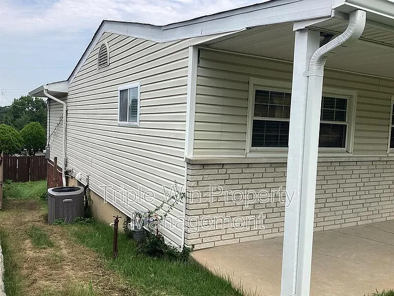 563 Apex Dr — Photo 3