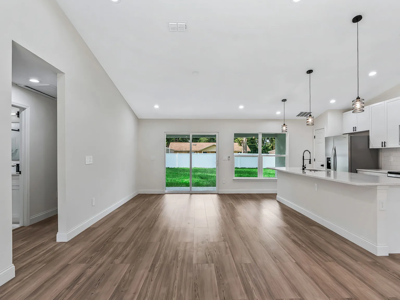 3 bed, 2.5 bath, 1700 sqft, $2,500 — Photo 3