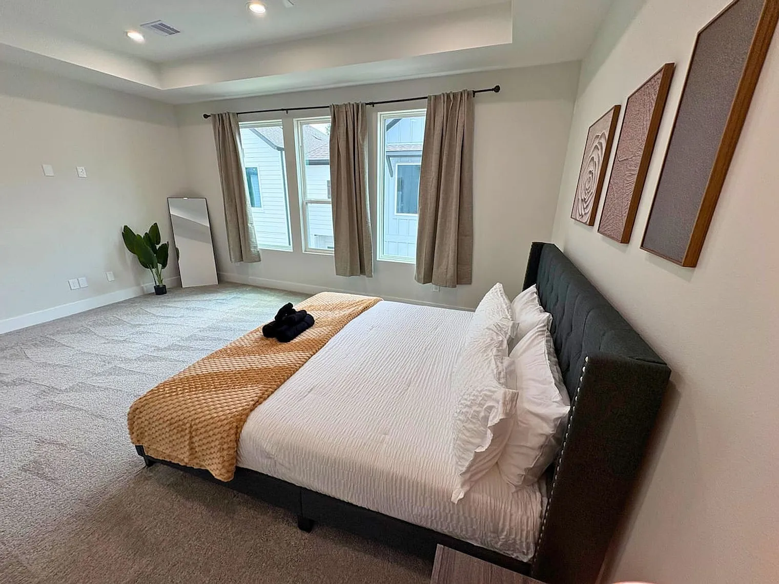 3 bed, 2.0 bath, 1528 sqft, $3,782 — Photo 4