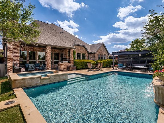 3rd image of 1425 Teasley Ln
