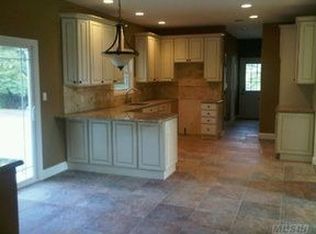 27 Sarah Dr, Dix Hills, NY 11746