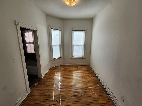 5th image of 1925 Elliot Ave