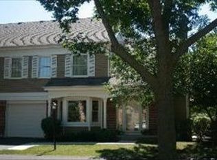 2005 Lake Arlington Dr, Arlington Heights, IL 60004