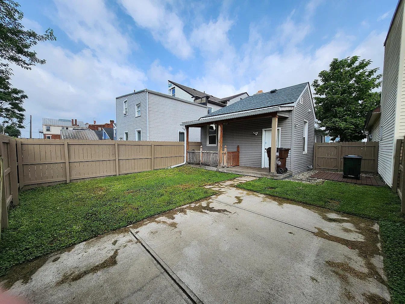 2 bed, 1072 sqft, $1,800 — Photo 3