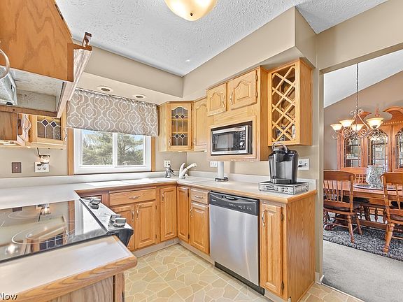 3rd image of 2683 Echo Ln