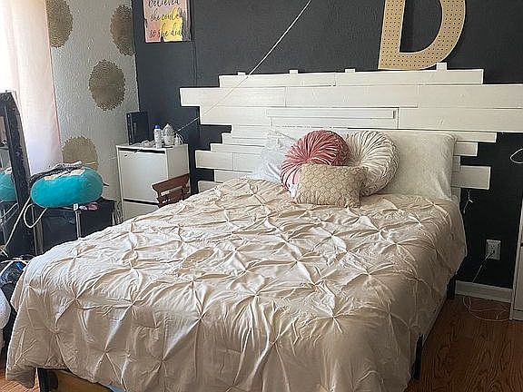 Unit 1 back bedroom 