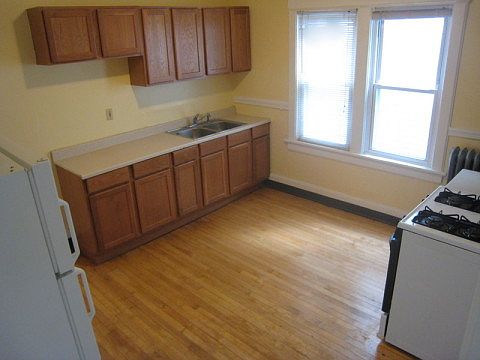 3rd image of 3373-75 N Oakland Ave #1720404