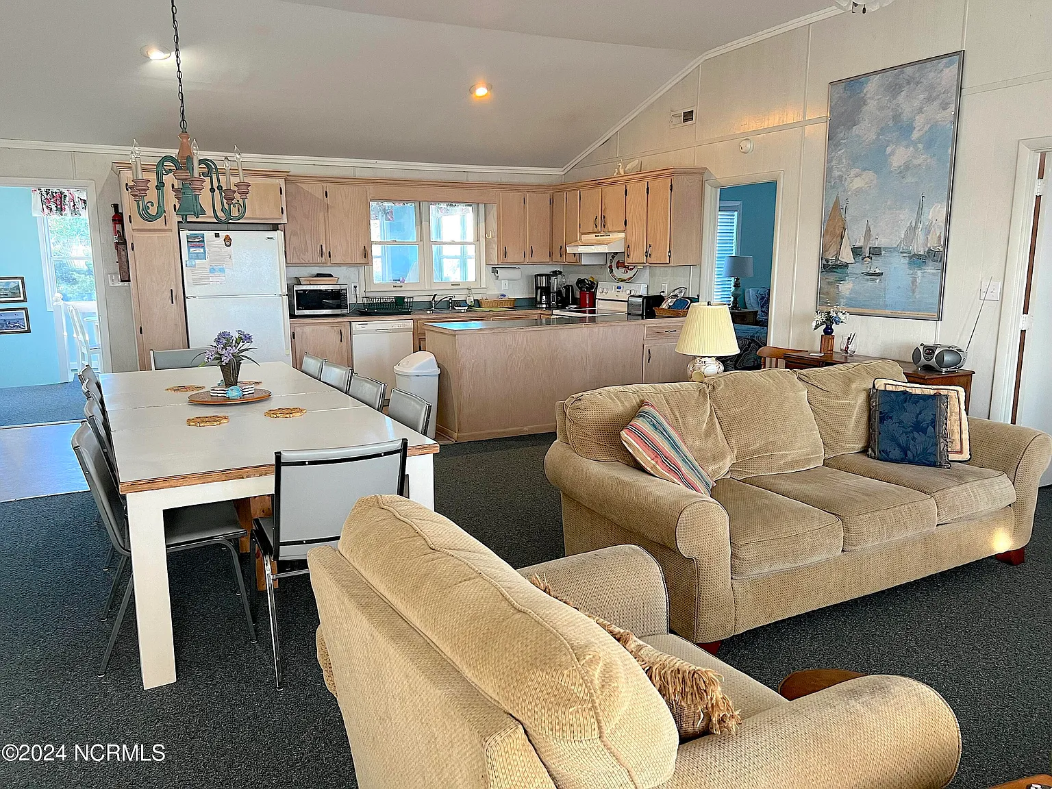 7 bed, 4.0 bath, 3194 sqft, $2,500 — Photo 4