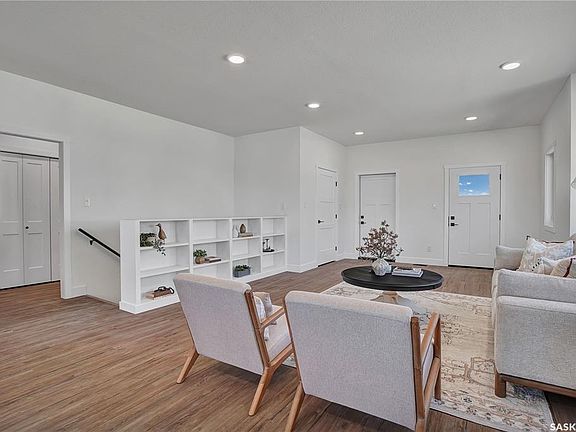 5th image of 101 Emma CRESCENT