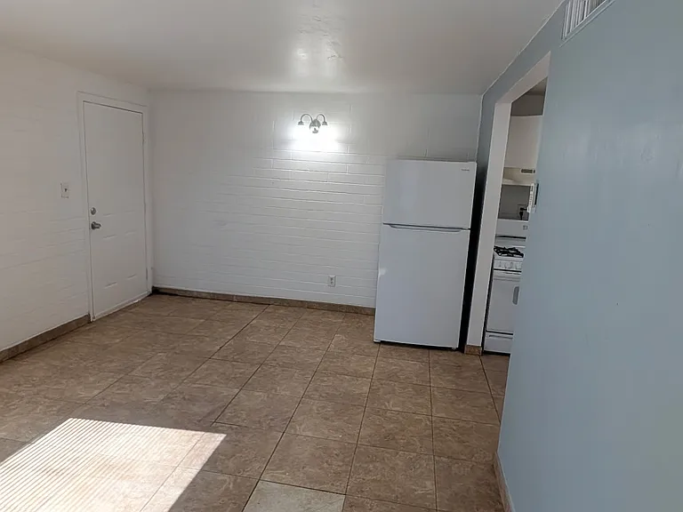 2053 N Alvernon Way #8 — Photo 2
